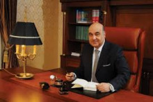 <span style="color:red;">Çingiz Abdullayev:  <b>"O adamı döyəcəkdim, Anar qoymadı" </b>- <span style="color:red;">MƏKTƏB İLLƏRİ 