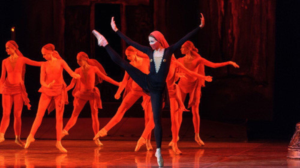 “Məhəbbət əfsanəsi” yenə Sankt-Peterburq teatrında