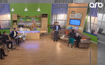 <b>Efirdə xalq artistinin <span style="color:red;">HALI PİSLƏŞDİ  - Köməyə xanımı gəldi - <span style="color:red;">VİDEO</b> 