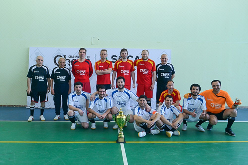 <b>FİDE prezidenti bu dəfə şahmat yox, futbol oynadı</b> 