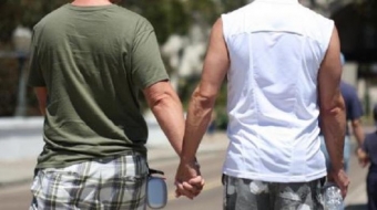 Azərbaycanlı kişi müğənni homoseksuallara <span style="color:red;">DƏSTƏK ÇIXDI 