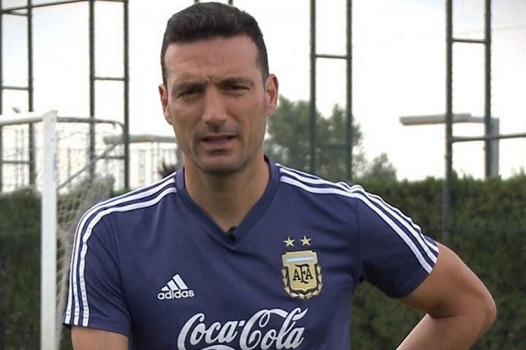 Argentina millisinin məşqçisini maşın vurub