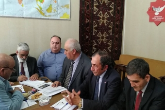 <b>AXH-nin iclasında <span style="color:red;">QALMAQAL  - Video</b>