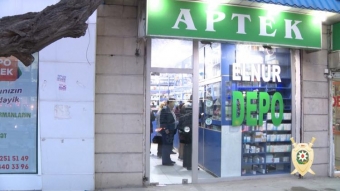 [b]Keçmiş işçilər aptekdən içərisi pulla dolu seyf oğurladılar[/b]