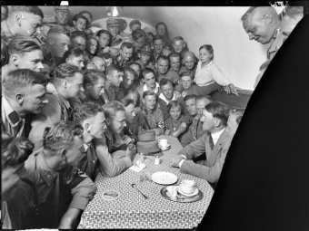 <b>Hitlerin arxiv fotoları – <span style="color:red;">İLK DƏFƏ DƏRC EDİLDİ </b>