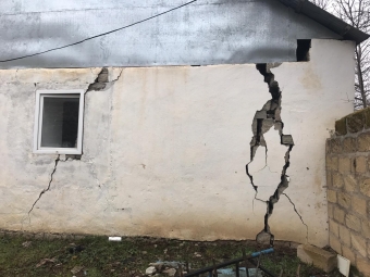 [b]Ağsuda zəlzələdə dağılan 66 evin tikintisinə başlandı[/b]
