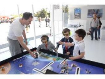 “Formula 1” iştirakçıları üçün Bakı bulvarında dron və robot nümayişi
