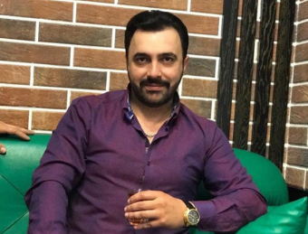 <b>Özündən 14 yaş kiçik xanımla ailə quran aparıcımız atası və oğlu ilə - <span style="color:red;">FOTO</b> 