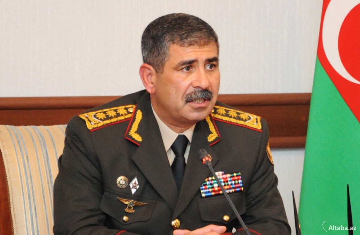 Müdafiə naziri Moskvaya getdi