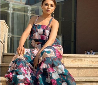 Azərbaycanlı müğənnidən atmacalı sözlər: <span style="color:red;">üst-üstə qoyub ucaldım... 