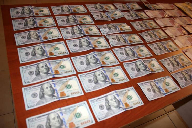 18 yaşlı oğlan atasının evindən 47 min dollar oğurladı