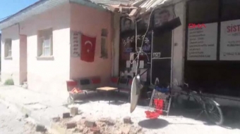 Türkiyədə iki zəlzələ oldu, dağıntılar altında qalanlar var - <span style="color:red;">YENİLƏNİB 
