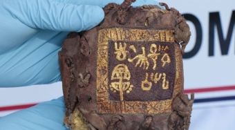 Qızılla yazılan qədim kitabı satarkən tutuldu