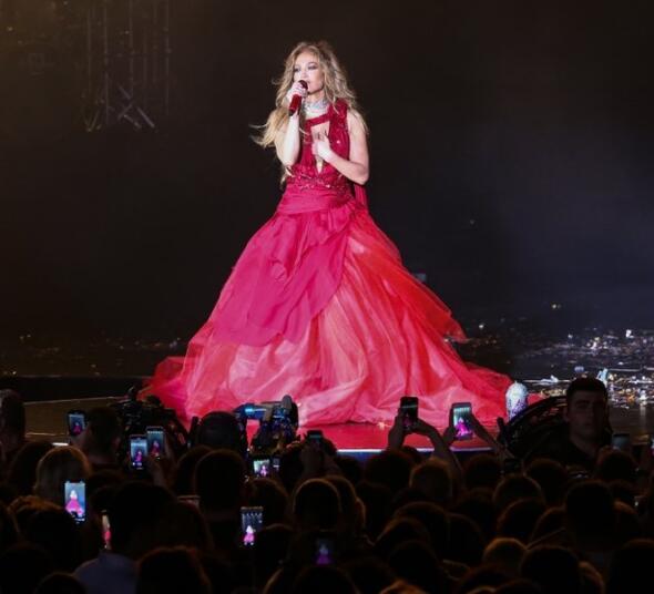 Cenifer Lopez Antalya konsertindən bu qədər qazanıb