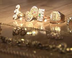 Küllü miqdarda qızıl-zinət əşyası oğurlandı