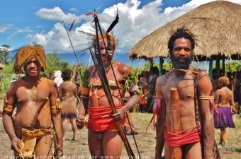 “Kəllə ovçuları”, donuz əmizdirən qadınlar, islaholunmaz adamyeyənlər... – <span style="color:red;">O DÜNYA 