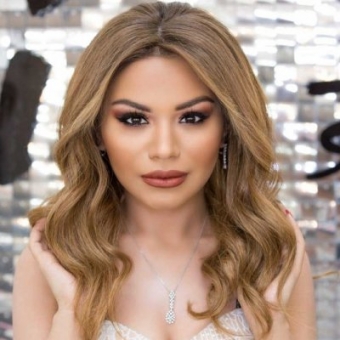 Türkan kişi həmkarı ilə təyyarədə - <span style="color:red;">FOTO 