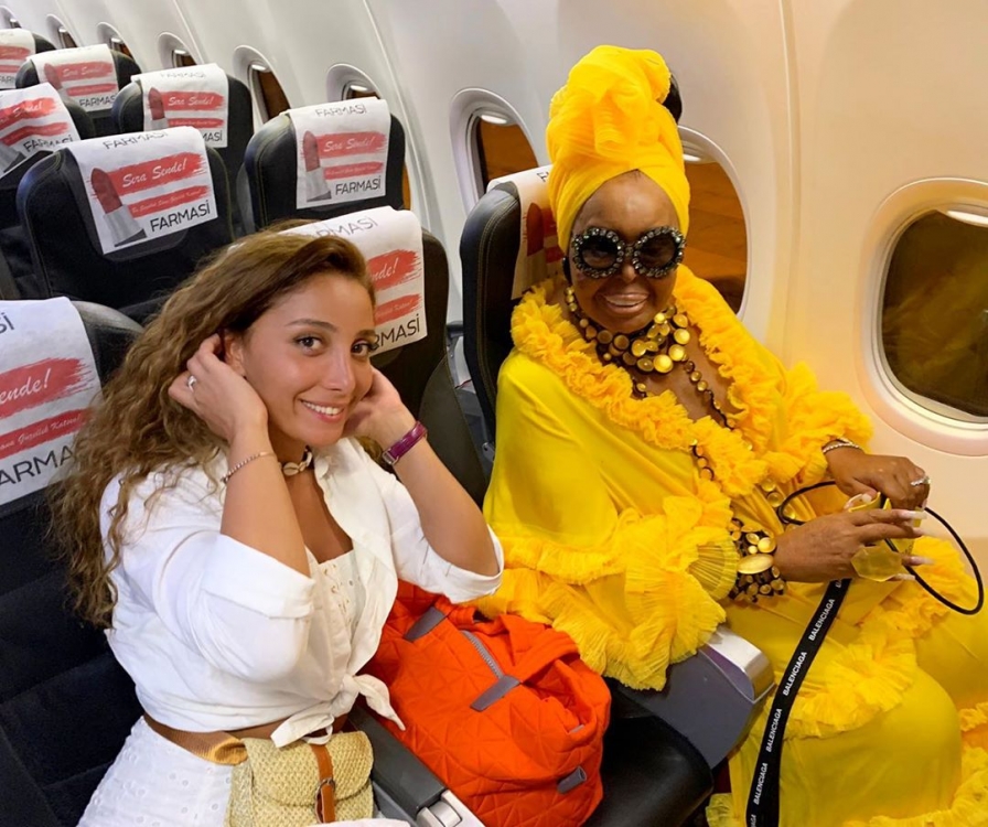 Azərbaycanlı müğənni Bülent Ersoyla görüşdü