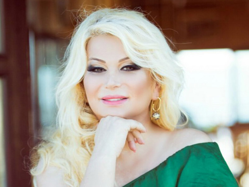 Nazənin izləyicisini polisə verir