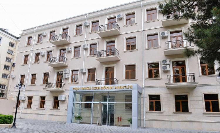 Peşə məktəblərinə qəbul olunanların qeydiyyatı başladı