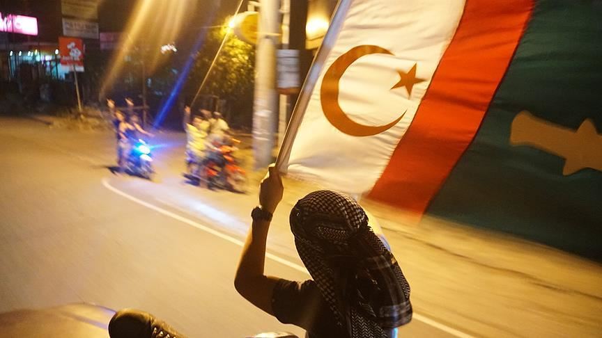 Moro müsəlmanlarının üçrəngli yeni bayrağı qəbul edildi