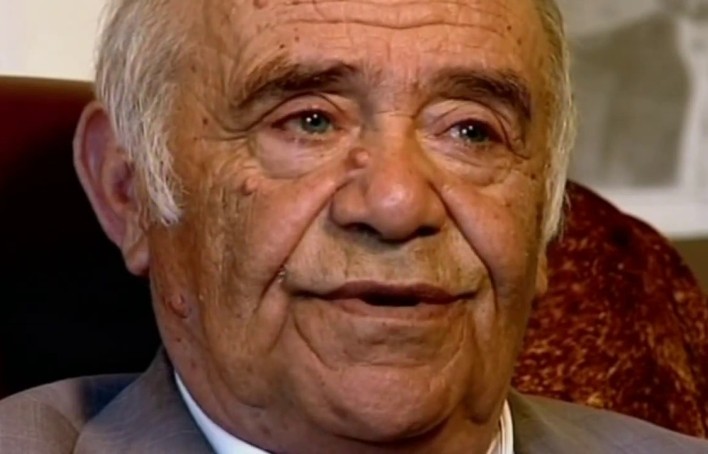 Yaşadığı blokda soyulan məşhur yazıçının doğum günüdür