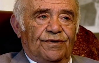 Yaşadığı blokda soyulan məşhur yazıçının doğum günüdür