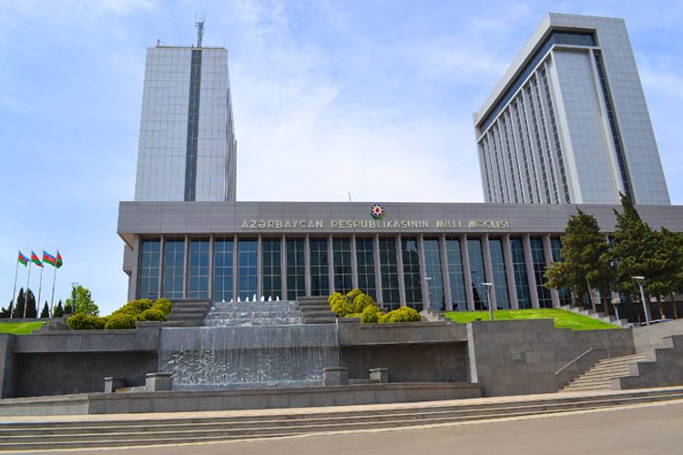 Bu gün Milli Məclisdə Parlamentin buraxılması məsələsi müzakirə ediləcək