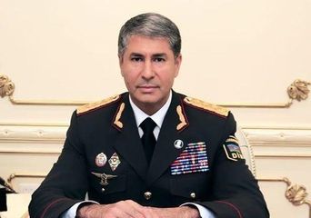 Nazir tanınmış jurnalisti təqaüdə göndərdi