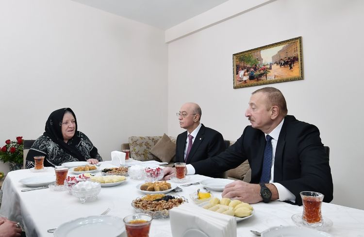“Qəfil dedilər, prezidentimiz evimizə gəlir, dedim tez süfrə açın” – Səbuhi Məmmədli Şamaxıdan yazır - FOTOLENT