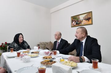 “Qəfil dedilər, prezidentimiz evimizə gəlir, dedim tez süfrə açın” – Səbuhi Məmmədli Şamaxıdan yazır - FOTOLENT
