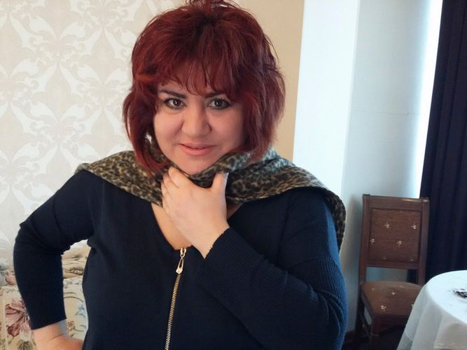 "Mən ancaq yemək yeyəndə xoşbəxt oluram"  - 46 yaşlı müğənnimiz