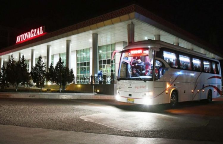 Avtobusların gecə reyslərində gecikmə var: Rəsmi MÜNASİBƏT