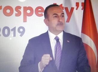 Mövlud Cavuşoğlu: “Fransada mətbuata edilən təzyiqləri qətityətlə qınayırıq”