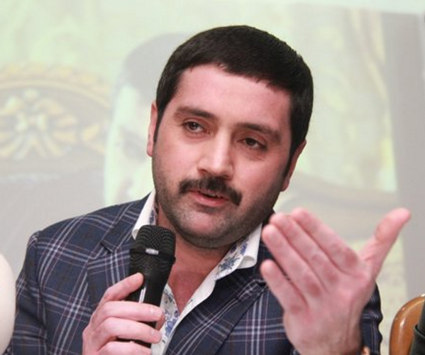 "Nə vaxt yeni mahnın olsa, onunla gündəmə gələrsən" - İzzət qınadı 