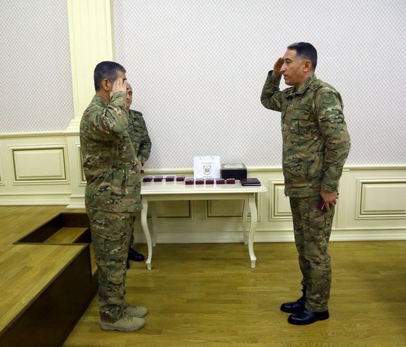 Nazir bir qrup hərbi qulluqçunu mükafatlandırdı