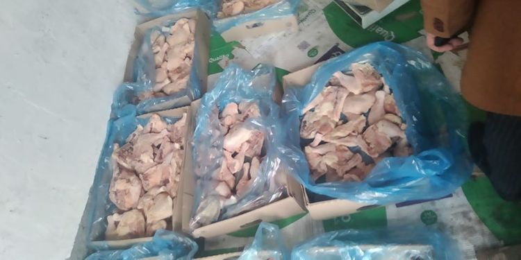 İyrənc şəraitdə toyuq emal edilir - FOTOLENT