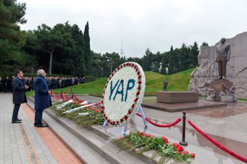 “Azərsun Holdinq” Ümummilli Liderin xatirəsini yad edib - FOTO