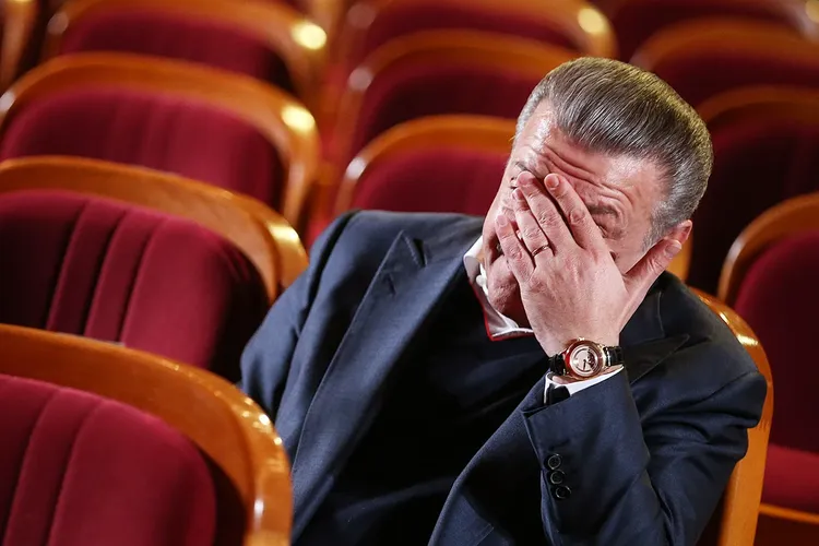 Azərbaycanlı milyonçunun mülkləri hərraca çıxarılır: evlər, mənzillər, torpaq sahələri