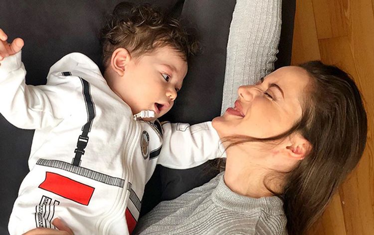 Burak Özçivit- Fahriye cütlüyünün övladı... - İLK DƏFƏ PAYLAŞDI