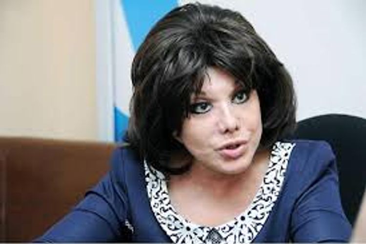 Flora bu müğənnini məhkəməyə verdi: "Hürür, tuta bilmir" - VİDEO