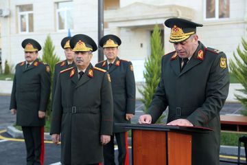 Hərbi qulluqçulara yeni xidməti mənzillər verildi - VİDEO