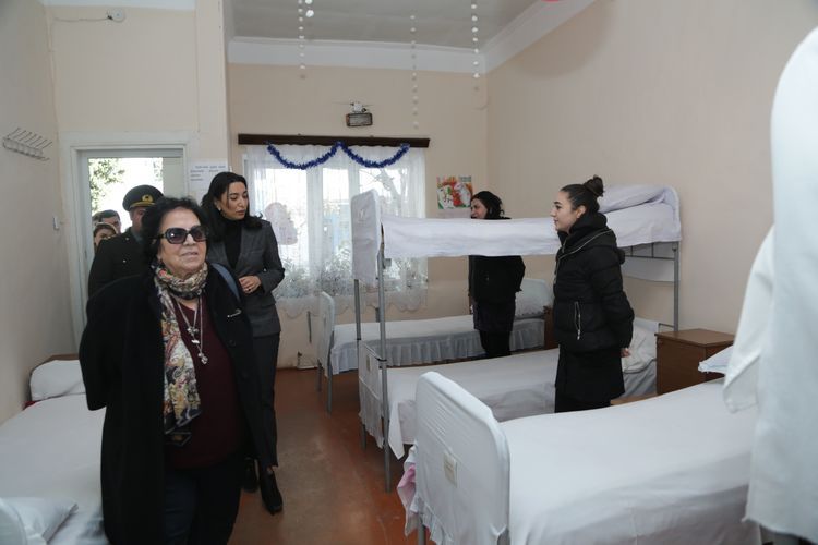 Ombudsman yetkinlik yaşına çatmayan məhkumlarla görüşdü