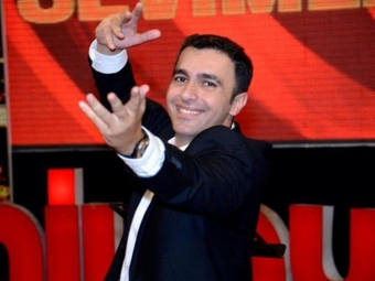 <b>Aparıcı Mikayıl yol hərəkəti qaydalarını <span style="color:red;">KOBUD ŞƏKİLDƏ POZDU  - VİDEO</b>