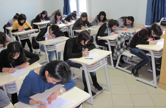 [b]İmtahanlarda qızlar daha yüksək bal toplayırlar[/b]