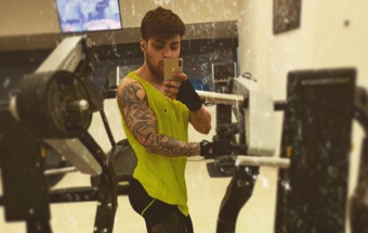 Azərbaycanlı kişi stilist <span style="color:red;">OMBASINI BÖYÜTDÜRDÜ : "Çox xoşbəxtəm" - <span style="color:red;">GÖRÜNTÜLƏR 