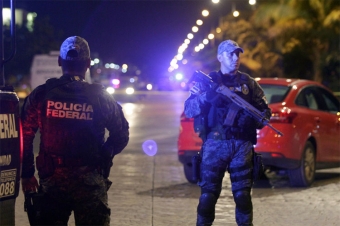 Meksikada cinayətkarlar 2 polisi öldürüb, dördünü yaralayıblar