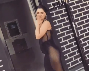 Azərbaycanlı qadın müğənninin bədəninin yarısı çöldə qaldı - <span style="color:red;">VİDEO 