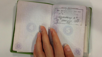 400 nəfəri 1 otaqlı mənzilinə qeydiyyata saldı -<span style="color:red;"> Azərbaycanlılar da var 