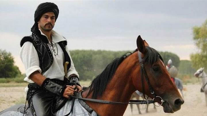 Burak Özçivit azərbaycanlıdan dərs alır